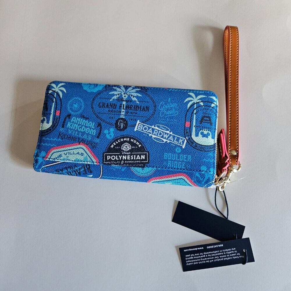 Dooney & Bourke Disney Wristlet Wallet DVC Disney Vacation Club - NWT - Picture 2 of 5